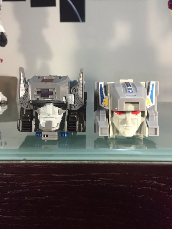 Generations Titans Return Titan Class Fortress Maximus In Hand Images  (9 of 10)